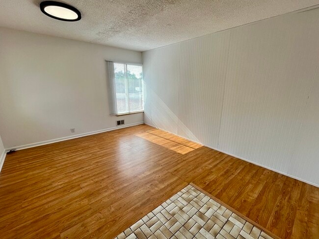 Photo - 1075 Kipling St