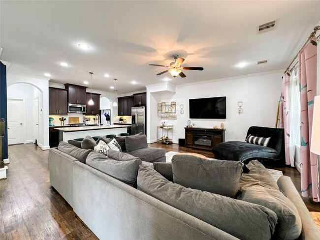 Photo - 717 Via Lago Dr