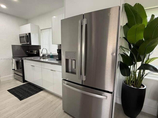 Photo - 6825 NW 5th Ct Unidad 0