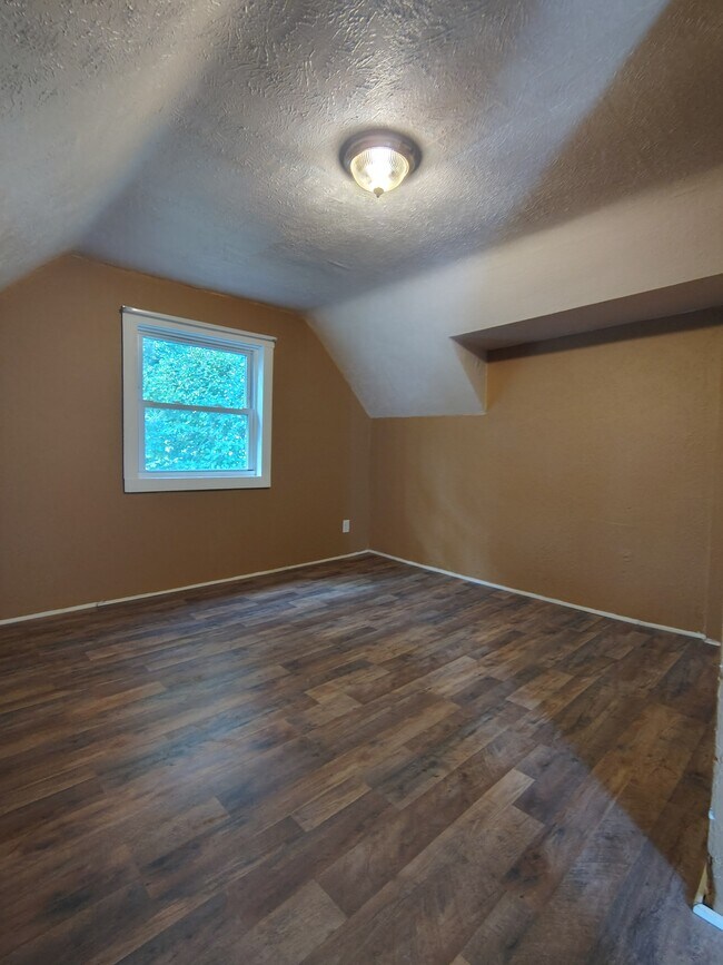 Photo - 1635 Charles St