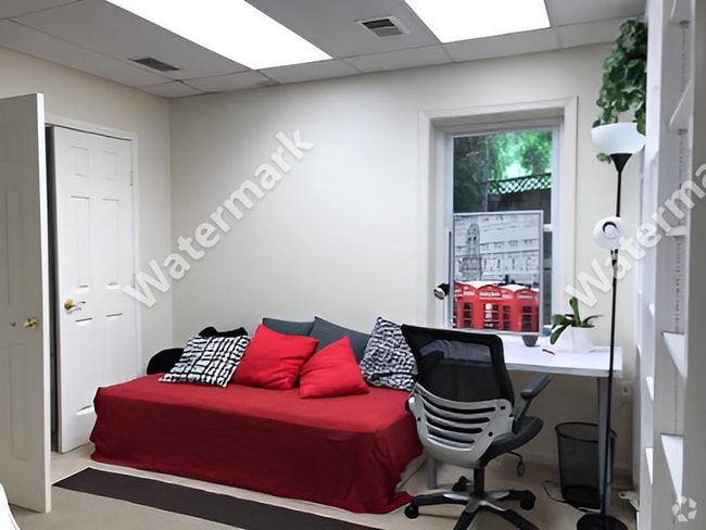 Building Photo - 5102 Warren Plz NW Rental