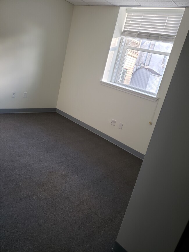 Photo - 27 W King St Unit D