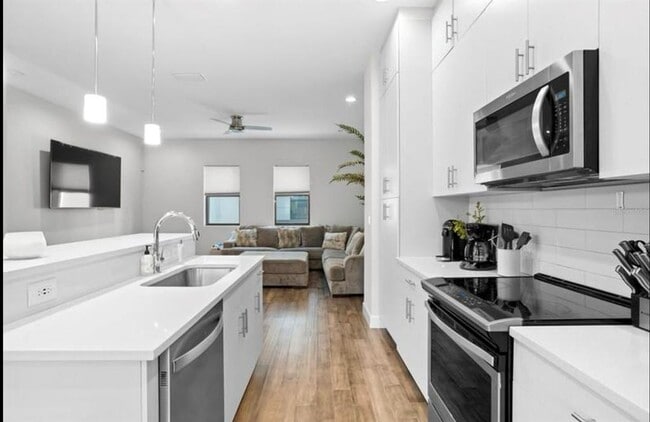 Photo - 1330 W Gray St