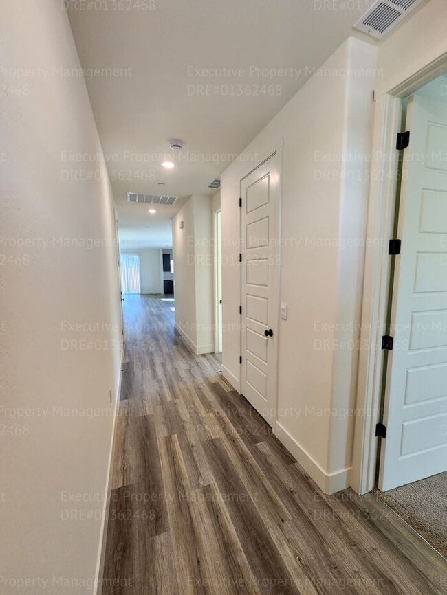 Photo - 4 bedroom/ 3 bathroom split-wing home. *Mo...