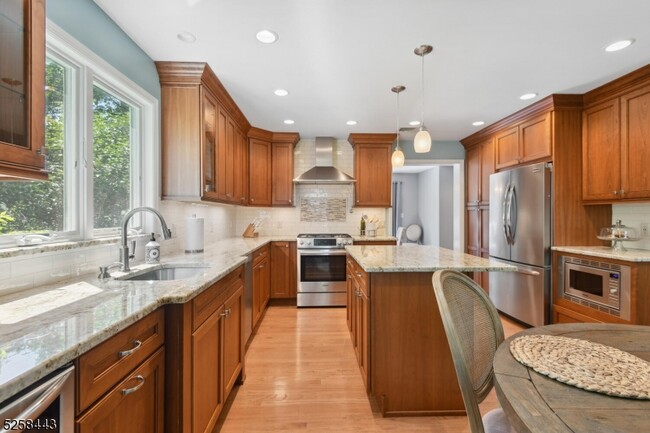 Photo - 204 Deerfield Ln