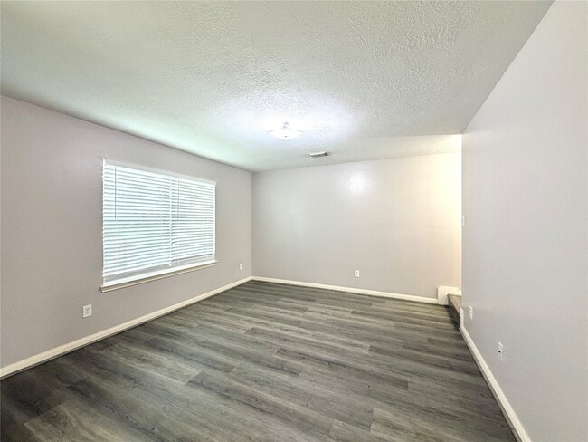 Photo - 6415 Mountain Pines Ln