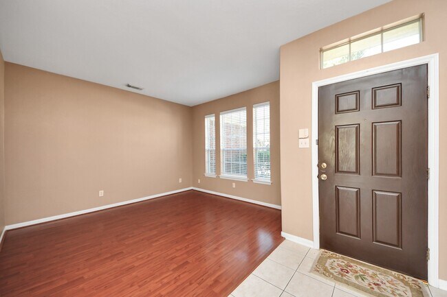 Photo - 1631 Mustang Crossing