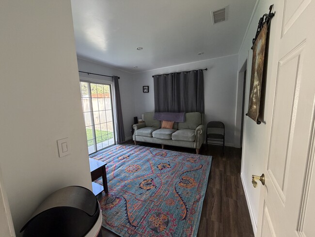 Photo - 10725 Westminster Ave Unidad B MAIN