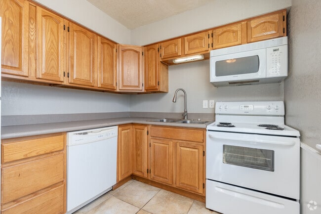 2BA, 1.5BA - 725SF - Kitchen