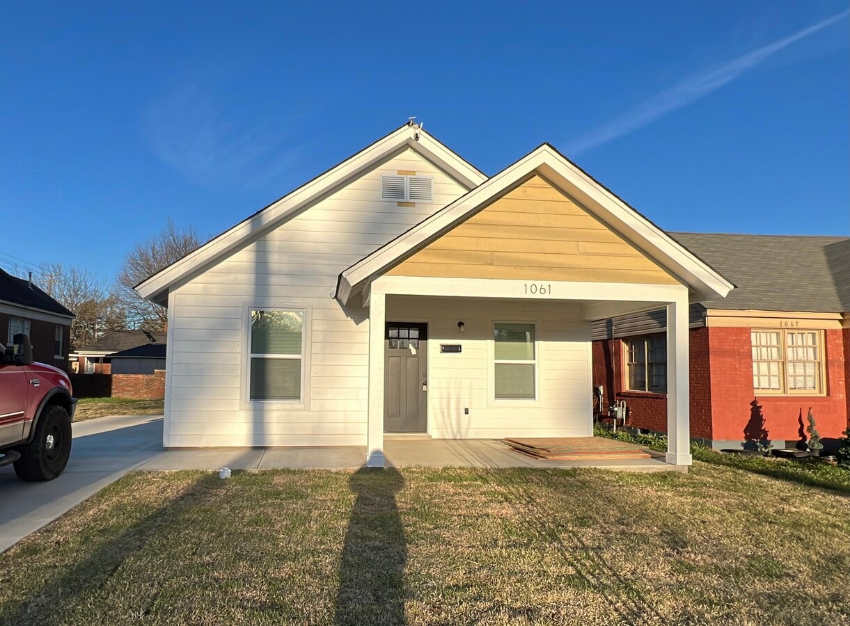 Photo - 1061 N Avalon St