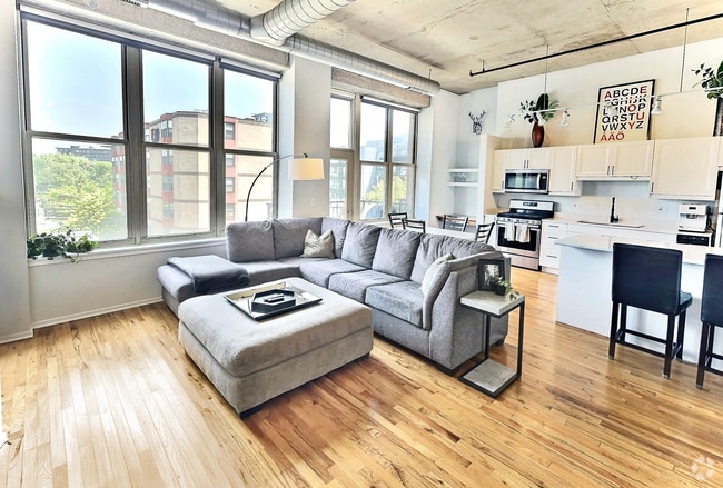 Building Photo - 6 S Laflin St Unit 403 Rental