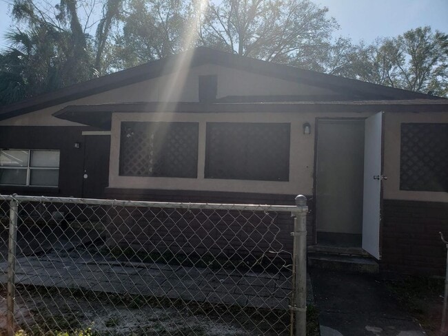 Building Photo - Large 4 bedroom house available!
