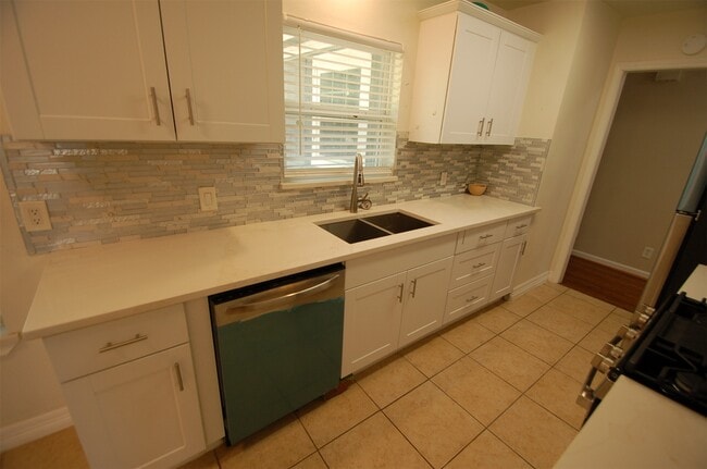 Photo - 5822 Grape St