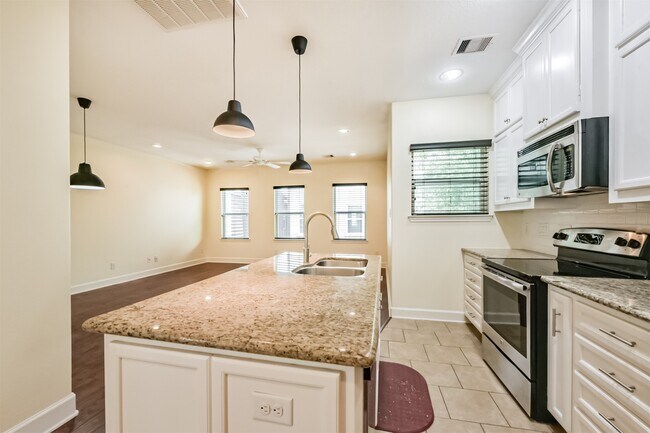 Building Photo - 242 Lenox St Rental