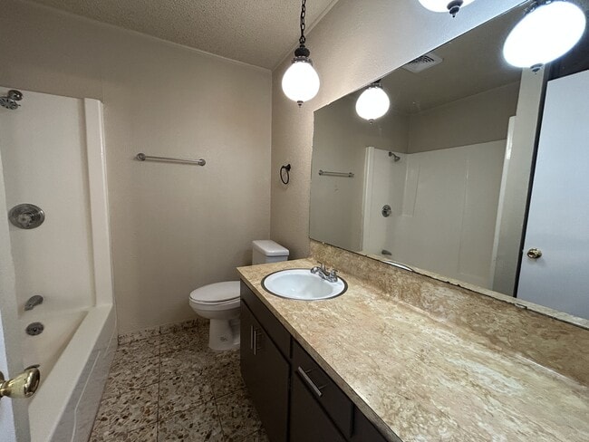Photo - 1805 Broadmoor Dr