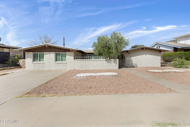 Building Photo - 4871 Los Reales Dr Rental