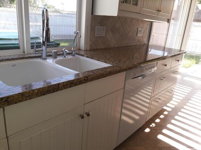 Photo - 131 Nixon Cir