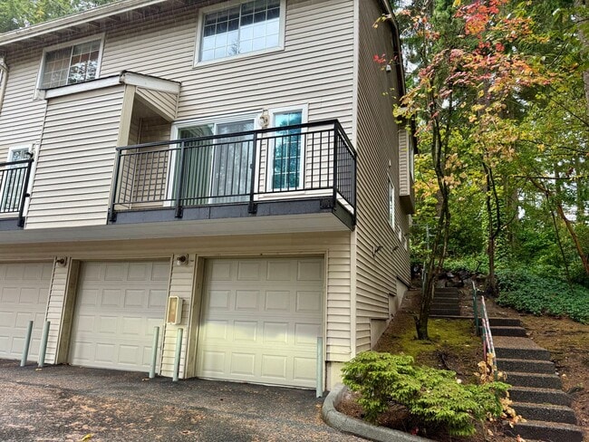 Building Photo - Beautiful 2 bed, 1.5 bath Condo located in... Unit 1
