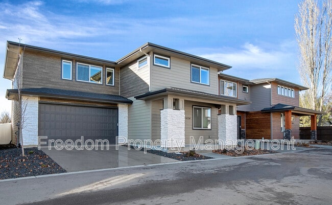 Building Photo - 1446 E Star Dr