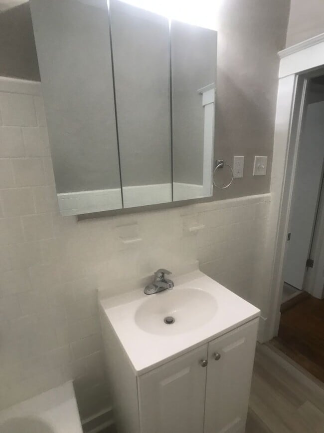 Photo - 1122 E 37th St