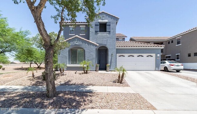 Luxurious 5BR Home in Award-Winning Power ... - Luxurious 5BR Home in Award-Winning Power ...