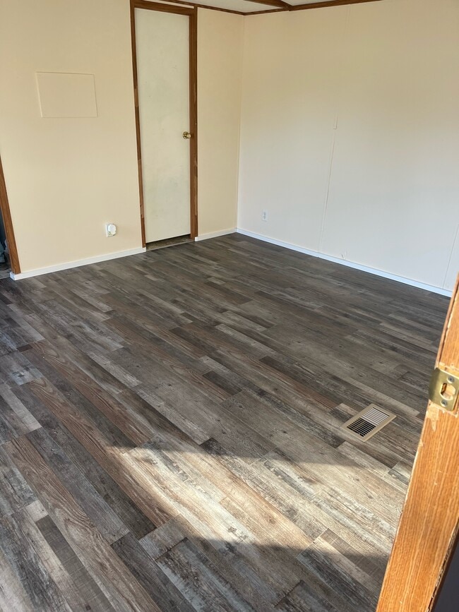 Building Photo - 204 E Browning St