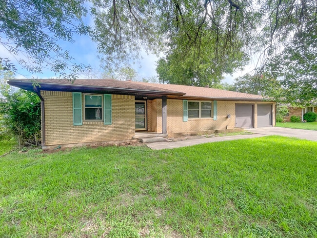 Photo - 110 E San Benito Dr