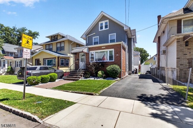 Photo - 139 Dalton St