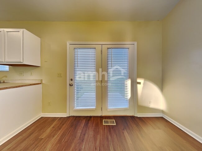 Photo - 8973 Julia Mdws