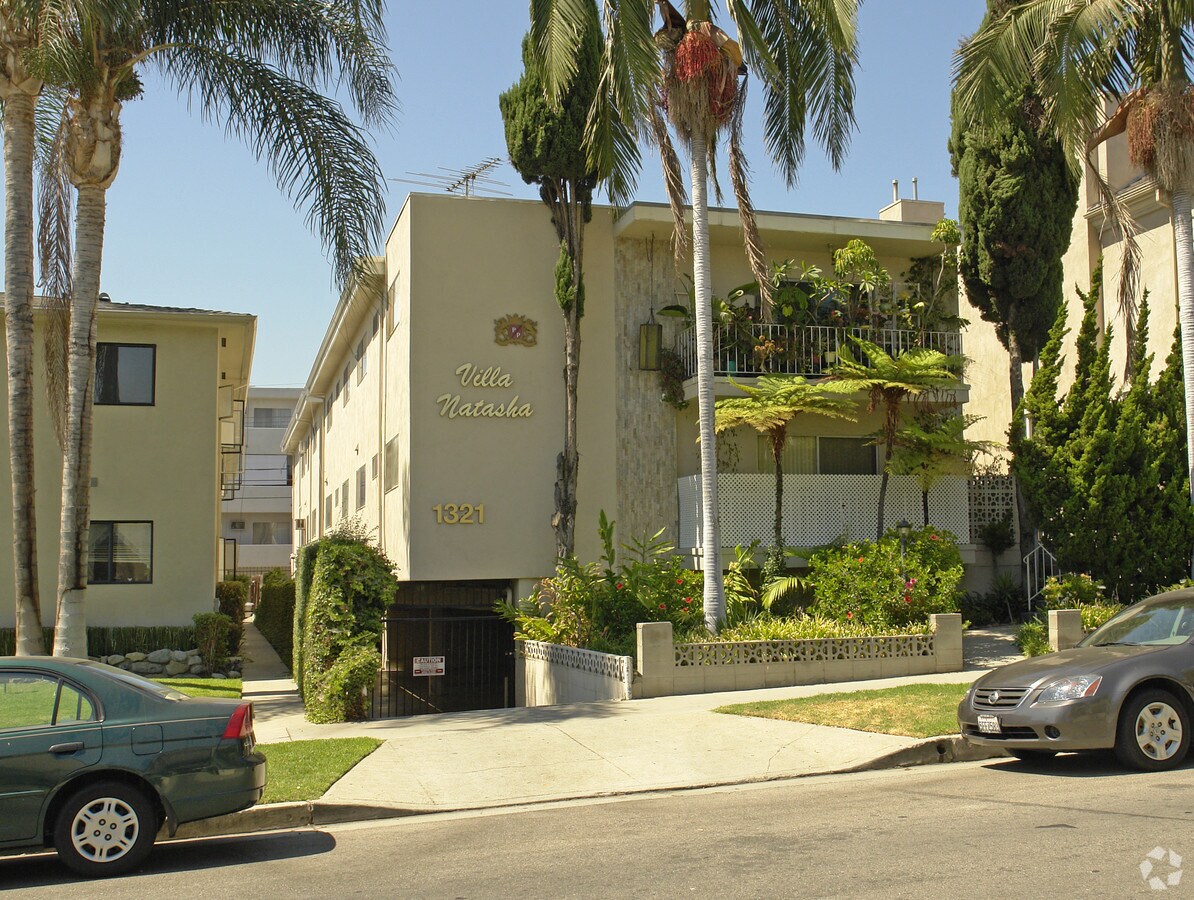 Photo - 1321 N Poinsettia Pl Apartments