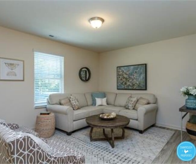 Building Photo - 882 Saratoga Dr