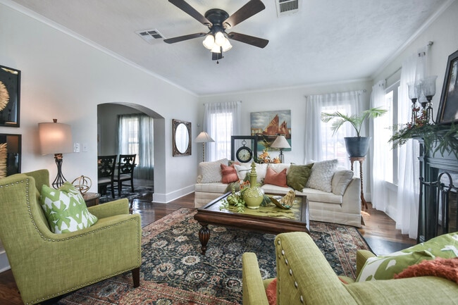 Photo - 1001 W Hackberry Ave