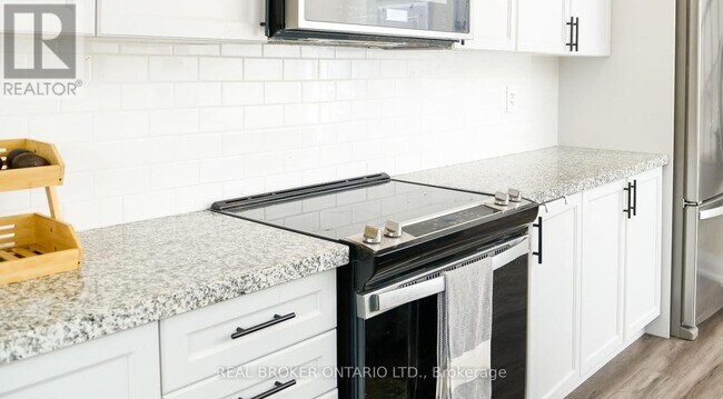 Photo - 1593 Rose Way