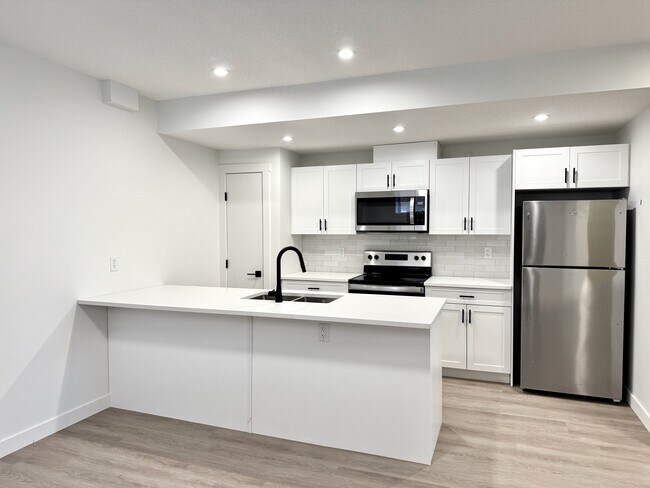 Photo - 9938 162 St NW Unit 2