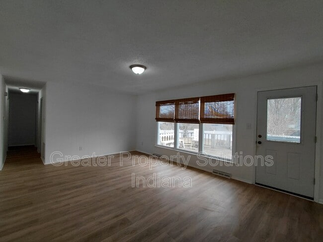 Photo - 7705 Whitcomb St