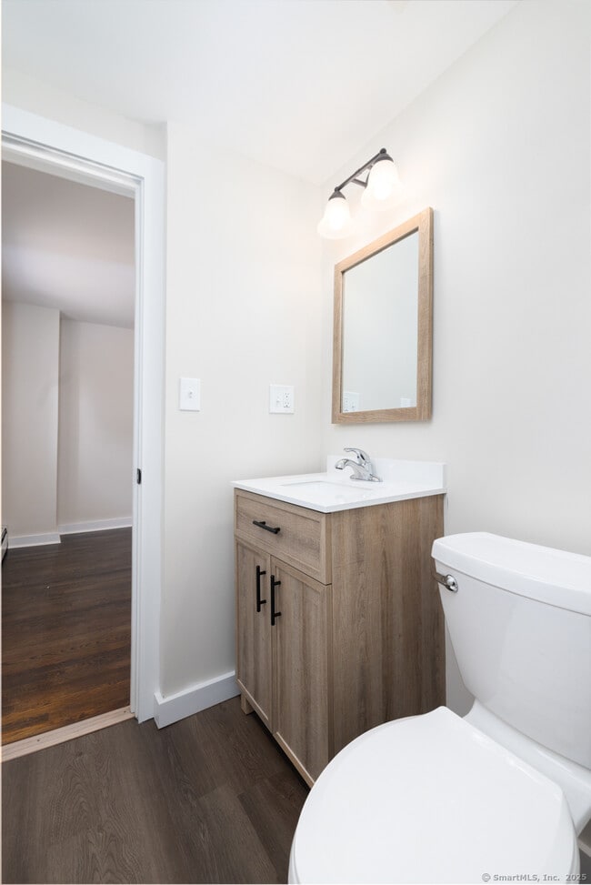 Photo - 28 Aircraft Rd Unidad D