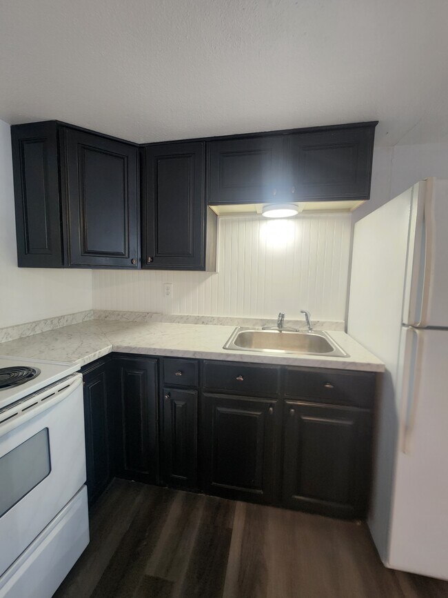 Photo - Harris Apartments Unit 18