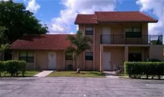 Photo - 11604 NW 45th St Condominio Unidad 11604 upstairs