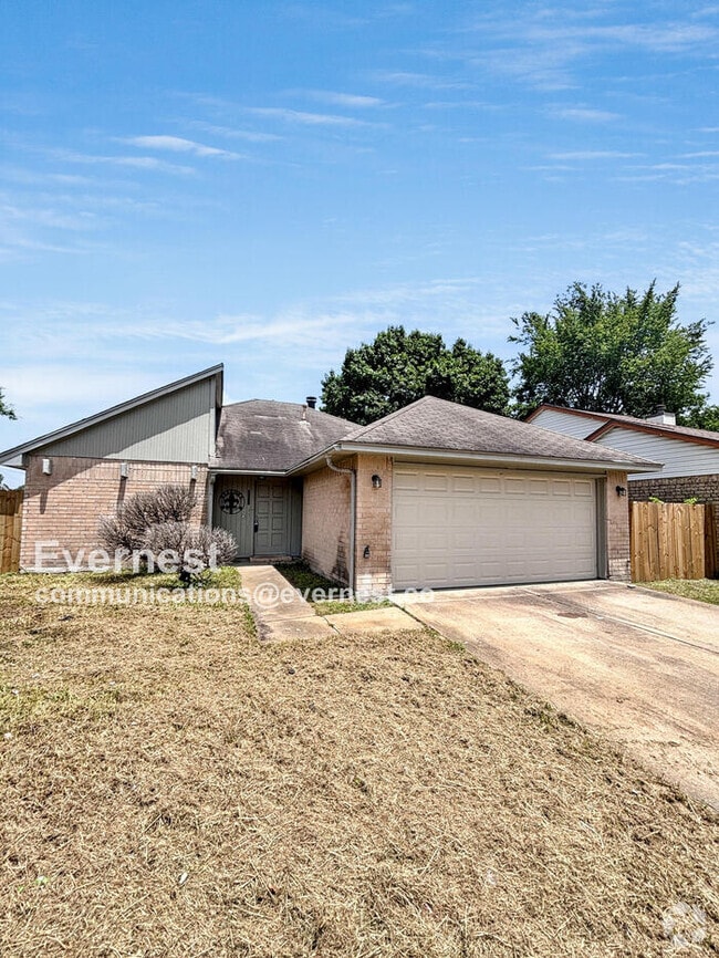 Building Photo - 2038 Woodland Hills Dr Rental