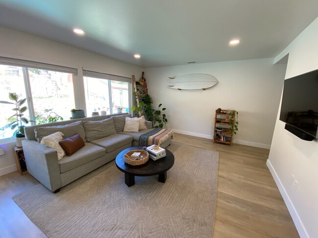 Photo - 970 Woodlake Dr