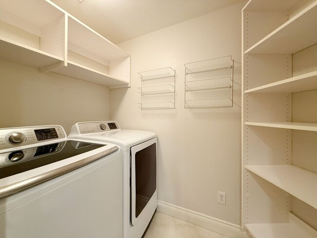 Photo - 2334 Thorndyke Ave W Unit 202