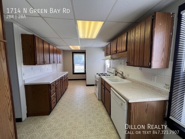 Photo - 1714 N Green Bay Rd