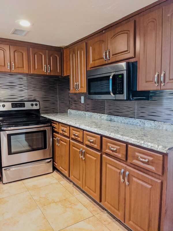 Photo - 6900-6916 16th St N