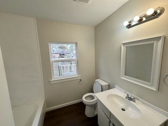 Photo - 5820 Court Q