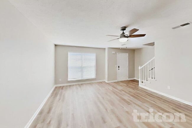 Photo - 700 Holland Ridge Dr