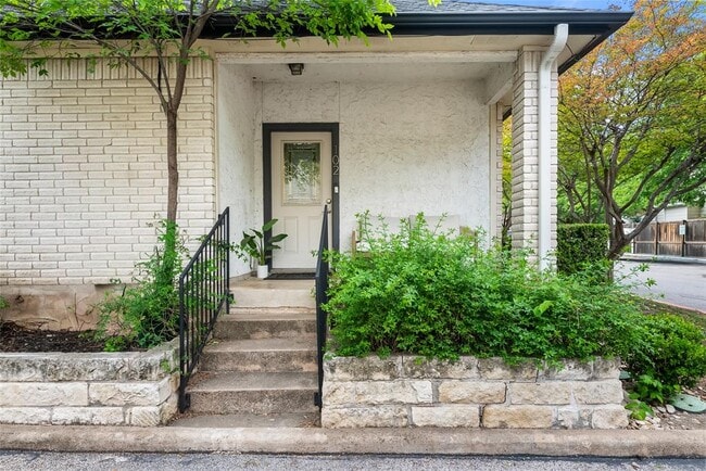 Photo - 1307 Kinney Ave Unidad 102