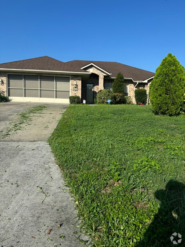 Building Photo - 1942 Greenview Dr Rental