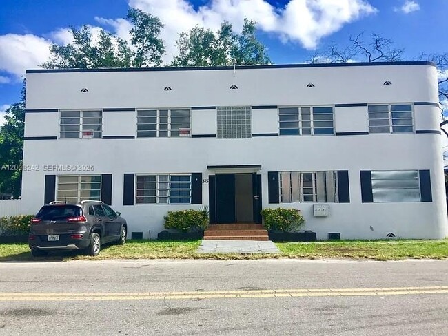 Building Photo - 375 SW 19th Ave Unit 2