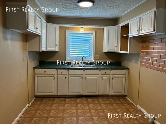 Photo - 5290 Derby Rd