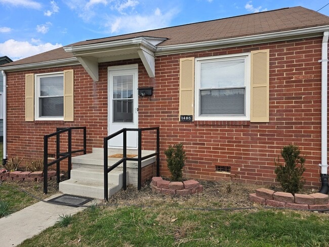 Photo - 1405 Newton St